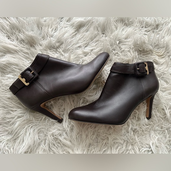 Vince Camuto Elegant chocolate Brown leather Ankle Boots Sz 8 - Picture 1 of 5